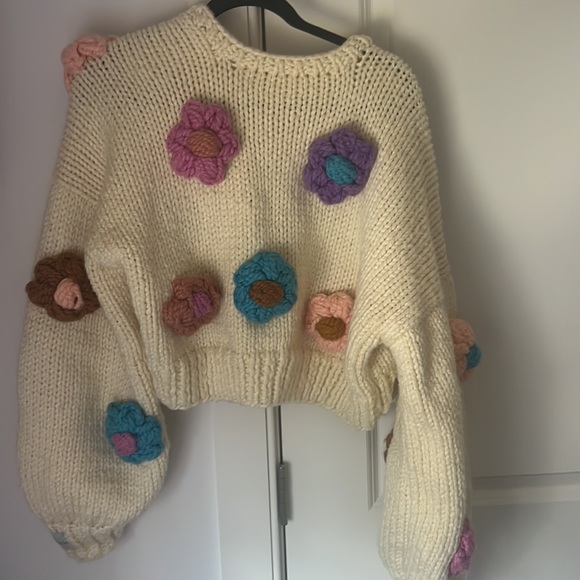 floral hand made knit crop cardigan - Picture 3 of 3
